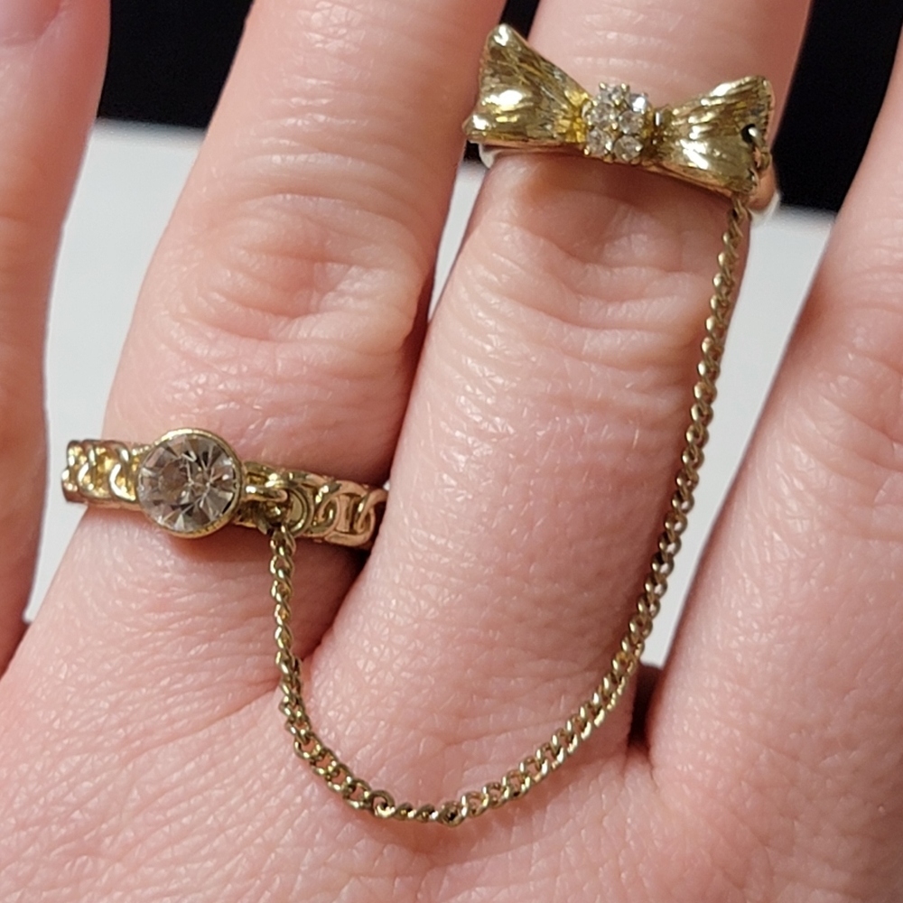 Double Ring Chain Bow and Rhinestone - Picture 2 of 11